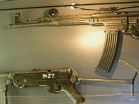 
Kalashnikov Weapons Museum. Pic.4-9 The Sturmgewehr 44 (StG44, MP 44/43) and MP 40


 